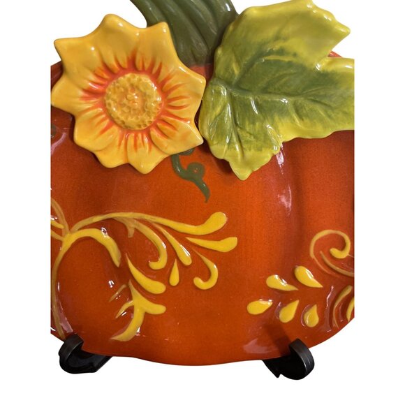 Ceramic Pumpkin-Shaped Plate With Embossed Sunflower & Leaf Design - Picture 2 of 11